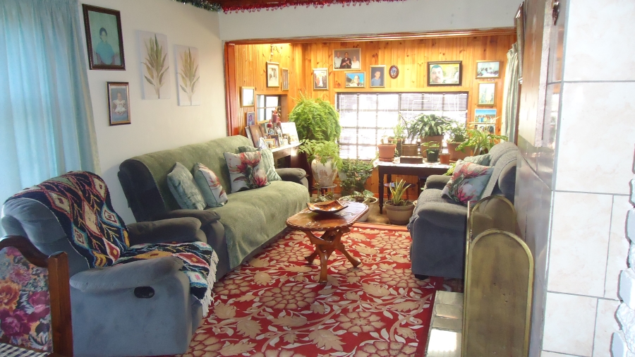 4 Bedroom Property for Sale in Pineview Western Cape